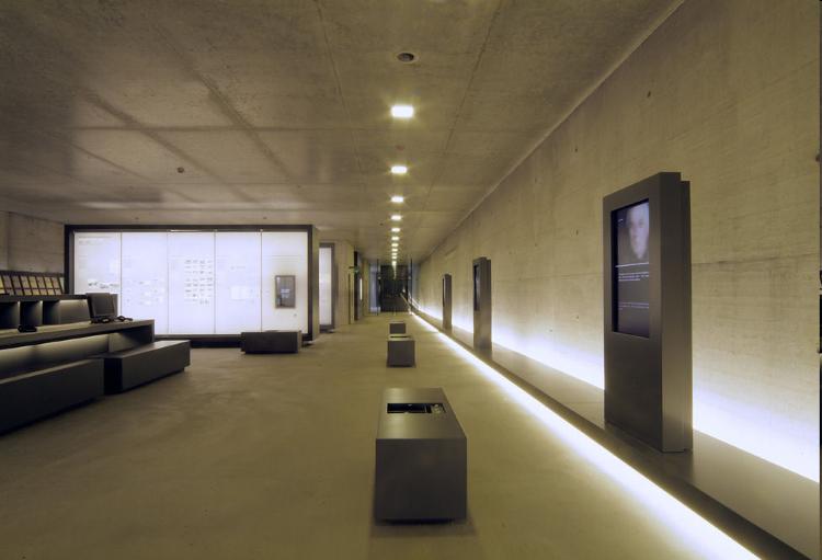 天津美術(shù)館展覽廳（四層展覽廳的展柜、展臺）
